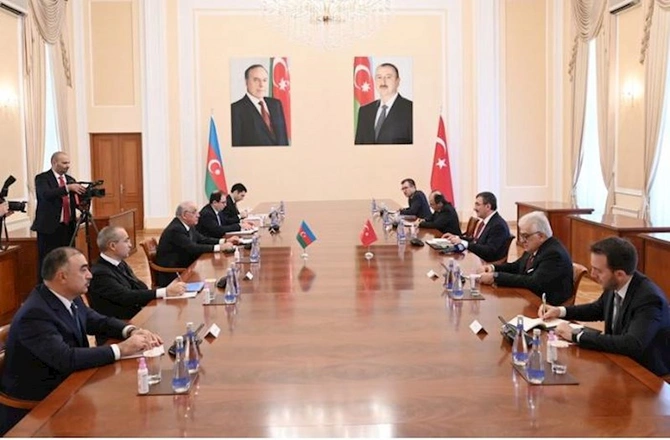 Mikayıl Cabbarov qolunu niyə sarğılayıb? — FOTO Mikayıl Cabbarov qolunu niyə sarğılayıb? — FOTO