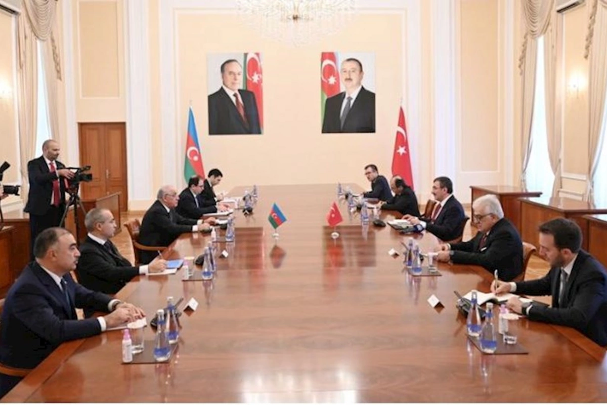 Əli Əsədov Cevdet Yılmazla görüşdü