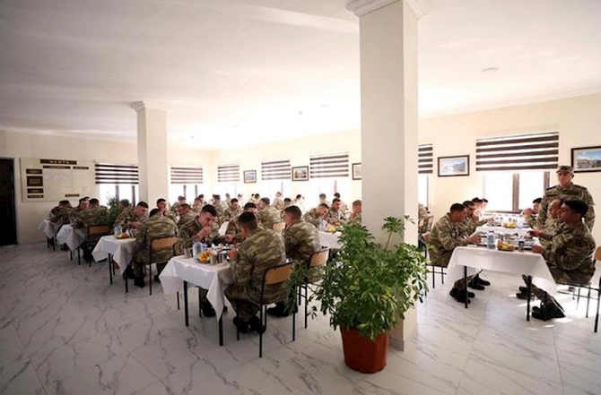 Zakir Həsənov Laçında hərbi qulluqçularla görüşdü — VİDEO/FOTO
