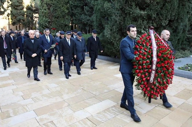 AHİK-in növbədənkənar VI Qurultayı keçirildi — FOTOLAR