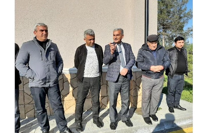 Dəllər kəndinin sakinləri “Açıq mikrofon”da — FOTOLAR Dəllər kəndinin sakinləri “Açıq mikrofon”da — FOTOLAR