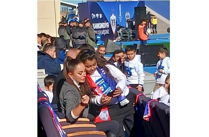 Şəhidimizin övladı Xankəndidə: Mehriban Əliyava ilə foto çəkdirdi