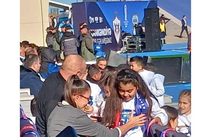 Şəhidimizin övladı Xankəndidə: Mehriban Əliyava ilə foto çəkdirdi