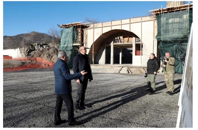 Prezident Daşaltı kənd məscidinin tikintisi ilə tanış olub Prezident Daşaltı kənd məscidinin tikintisi ilə tanış olub
