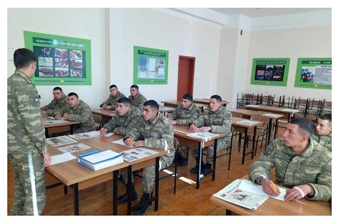 Orduda ictimai-siyasi hazırlıq məşğələləri keçirilir — FOTOLAR