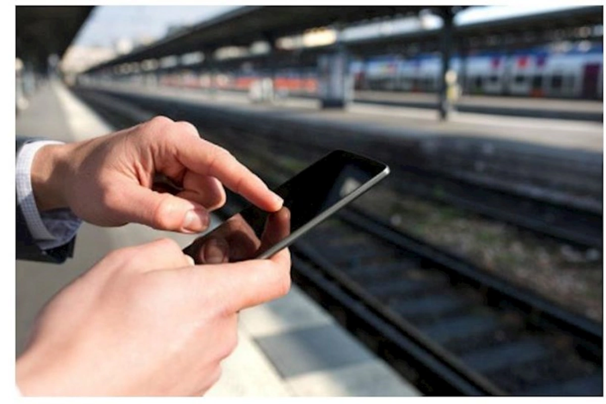 Dəmir yolunu keçərkən mobil telefondan istifadə QADAĞAN OLUNDU