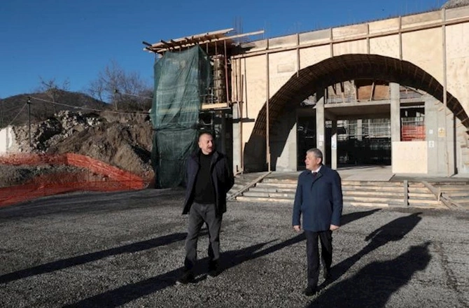 Prezident Daşaltı kənd məscidinin tikintisi ilə tanış olub Prezident Daşaltı kənd məscidinin tikintisi ilə tanış olub
