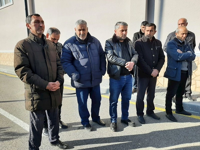 Dəllər kəndinin qazlaşmasını istəyən sakinlər “Açıq mikrofon”da — FOTOLAR Dəllər kəndinin qazlaşmasını istəyən sakinlər “Açıq mikrofon”da — FOTOLAR