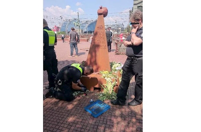 Almaniyada qondarma erməni soyqırımı abidəsi söküldü — FOTO Almaniyada qondarma erməni soyqırımı abidəsi söküldü — FOTO