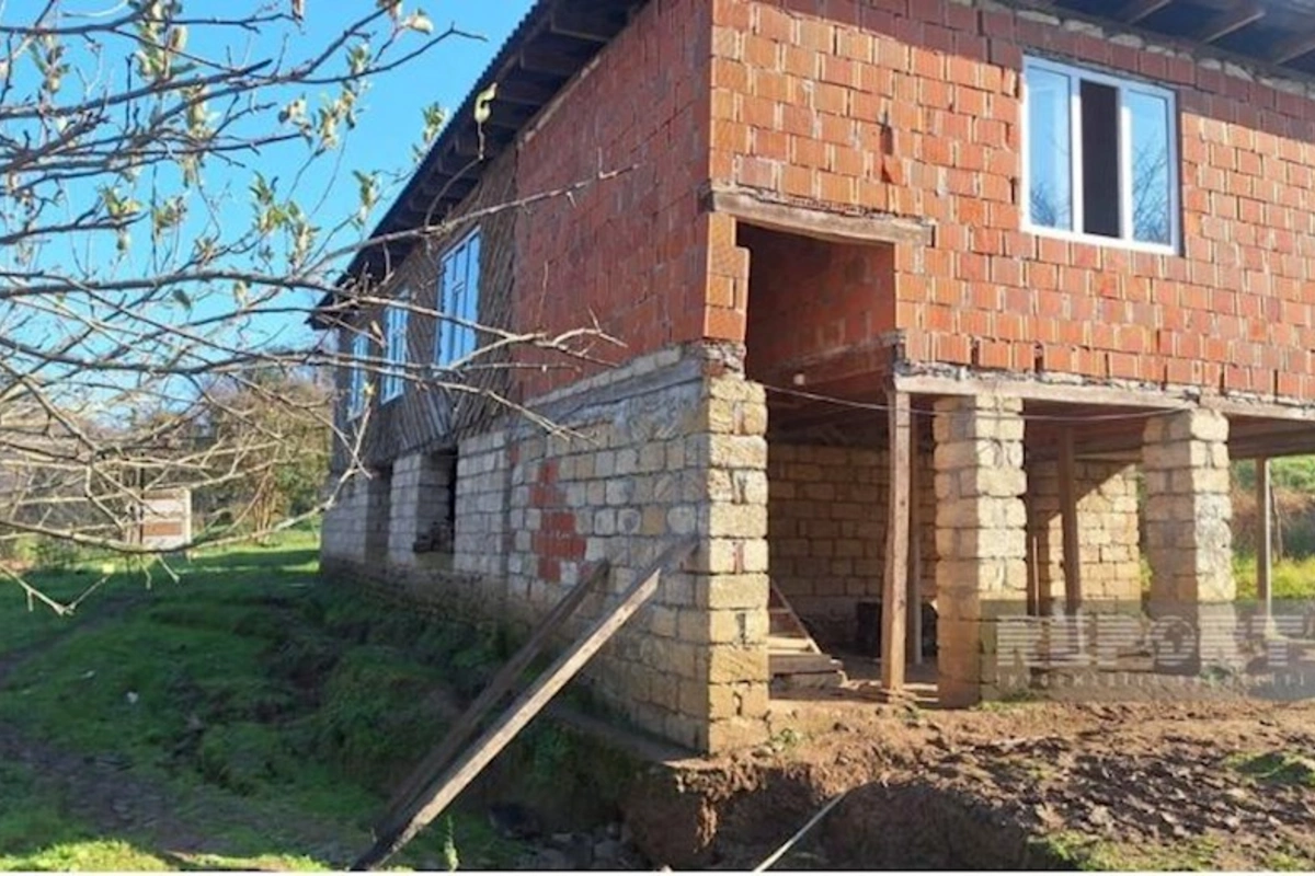 Astarada torpaq sürüşməsi: 1 ev qəzalı vəziyyətə düşdü