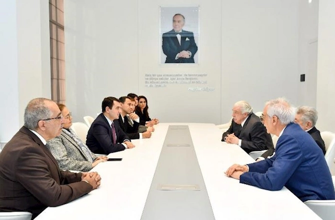 Yuli Qusmana “Şərəf” ordeni təqdim edildi — FOTOLAR Yuli Qusmana “Şərəf” ordeni təqdim edildi — FOTOLAR