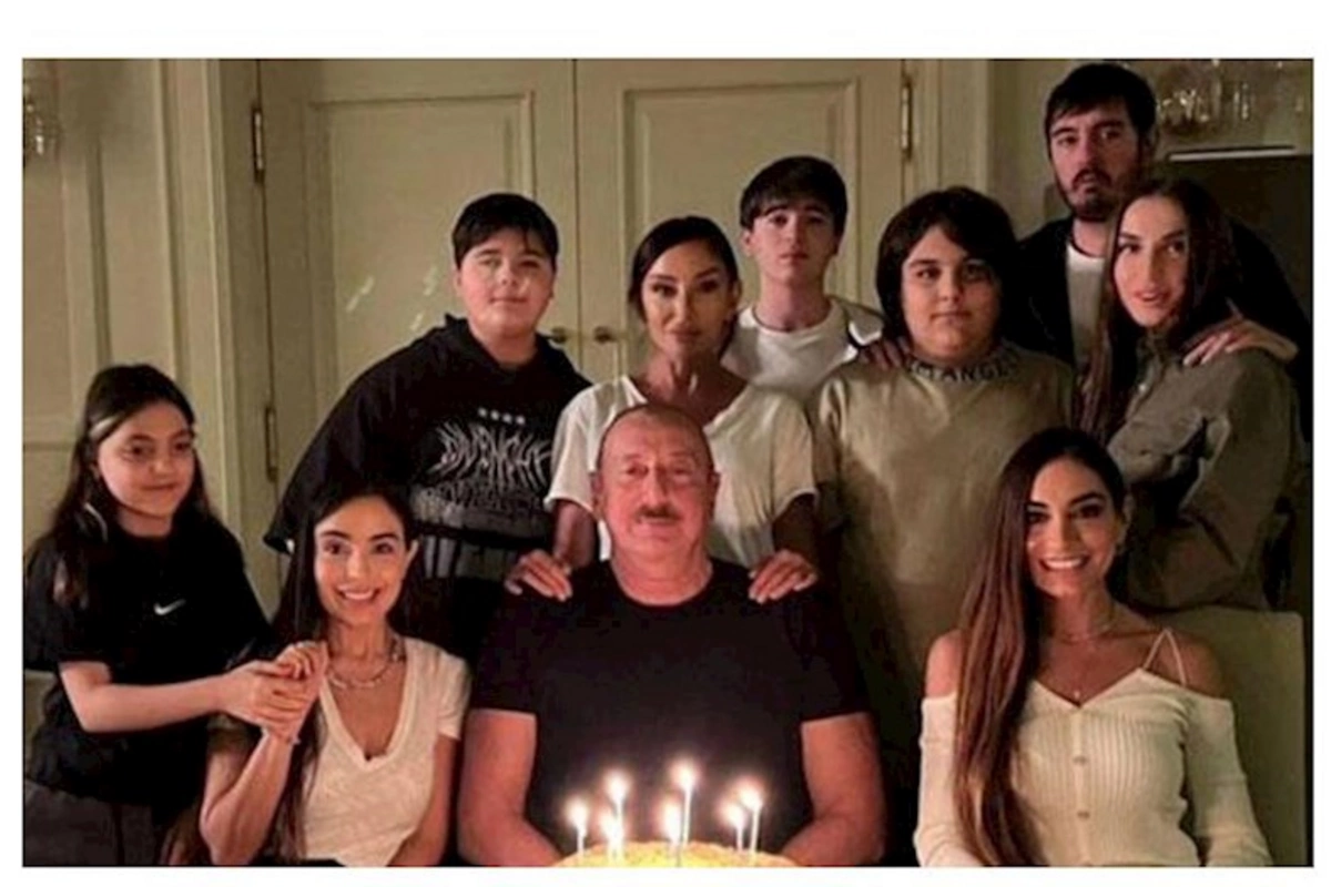 Prezidentin ailəsi ilə doğum günü FOTOSU