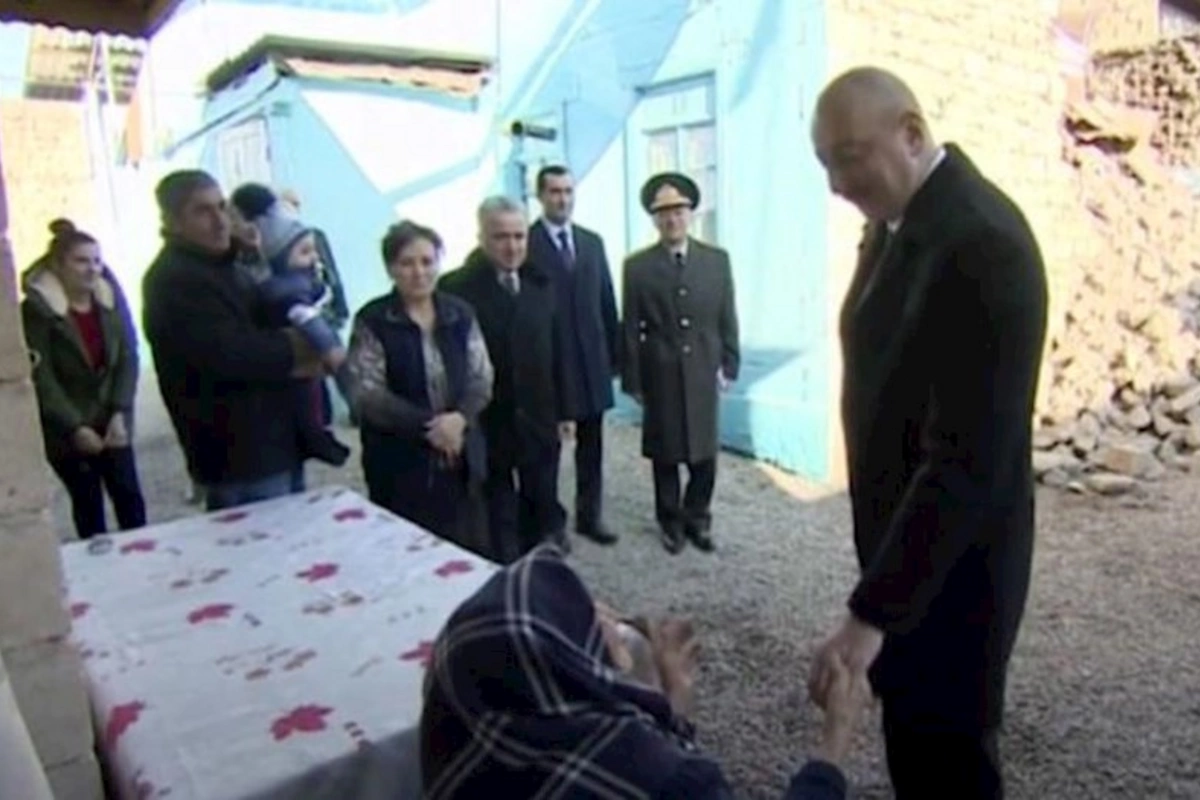 Şamaxıda baş verən zəlzələdə evi dağılan Saray nənə Prezident ilə görüşündən danışıb — VİDEO