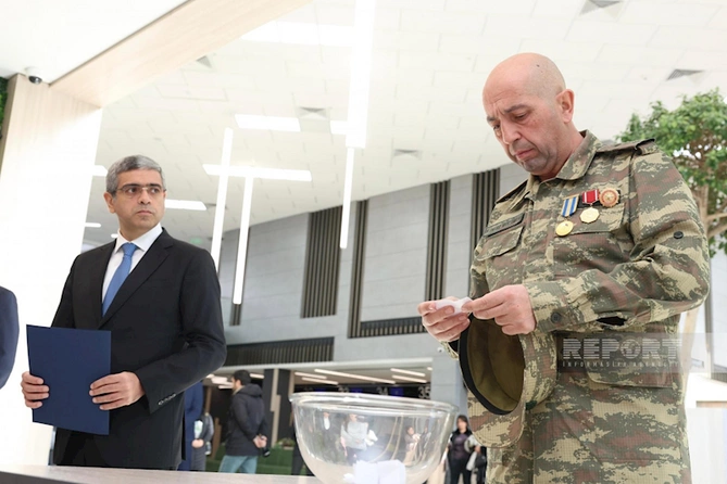 Şəhid ailələrinə, müharibə əlillərinə daha 200 mənzil və fərdi ev verilib Şəhid ailələrinə, müharibə əlillərinə daha 200 mənzil və fərdi ev verilib