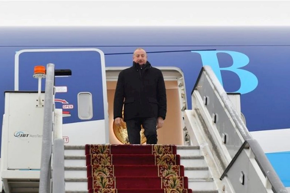 Prezident İlham Əliyev Sankt-Peterburqa getdi
