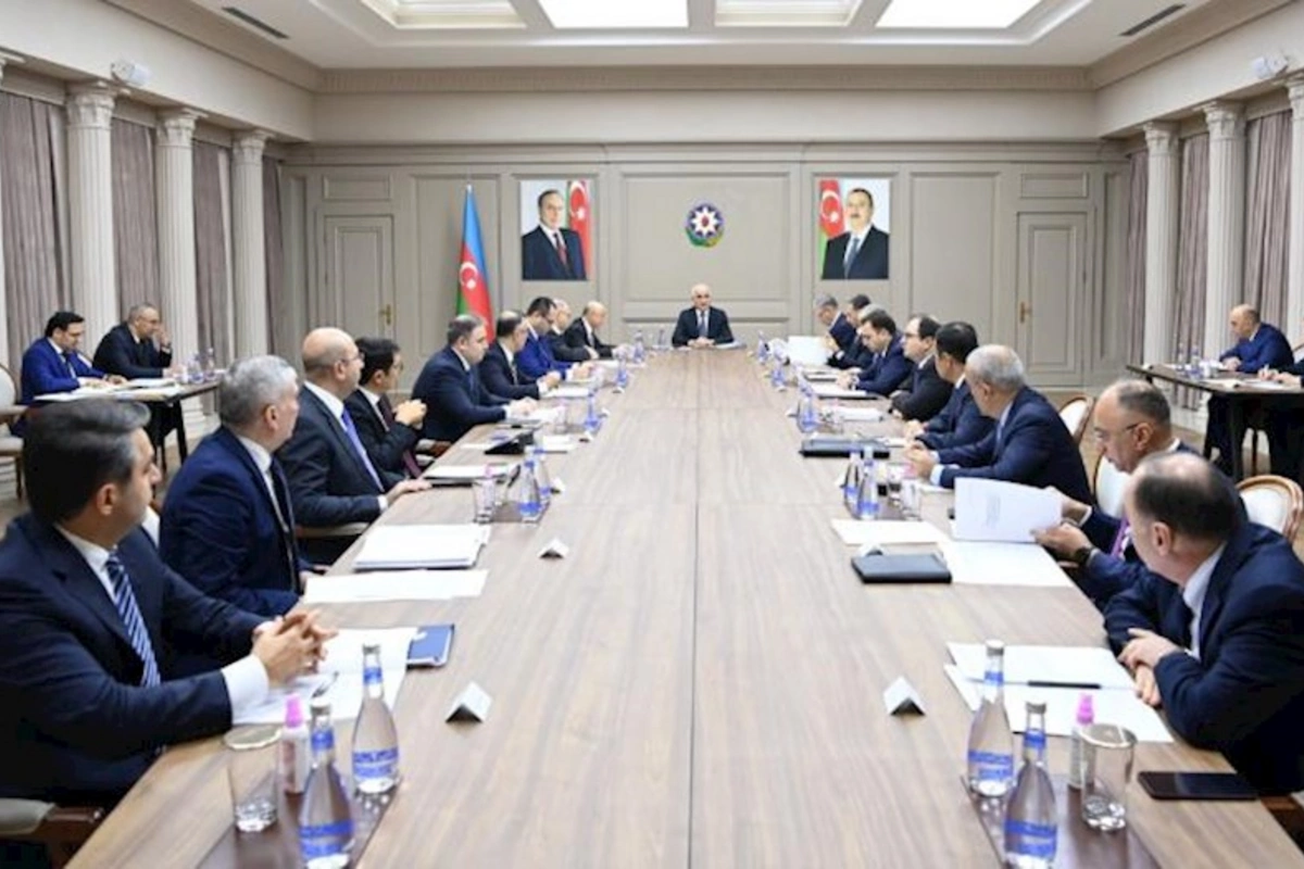Şahin Mustafayev Nazirlər Kabinetində iclas keçirir
