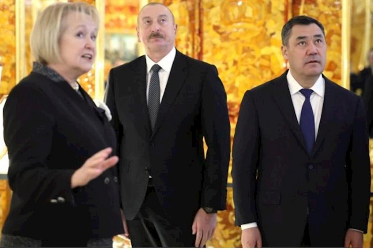 Prezident İlham Əliyev Sankt-Peterburqda “Yekaterina sarayı” ilə tanış olub — FOTOLAR