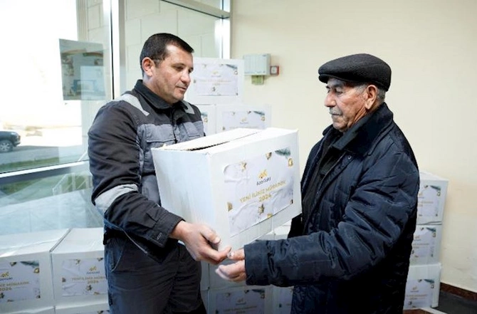 “AzerGold” Daşkəsəndə aztəminatlı ailələrə bayram sovqatı təqdim edib — FOTO