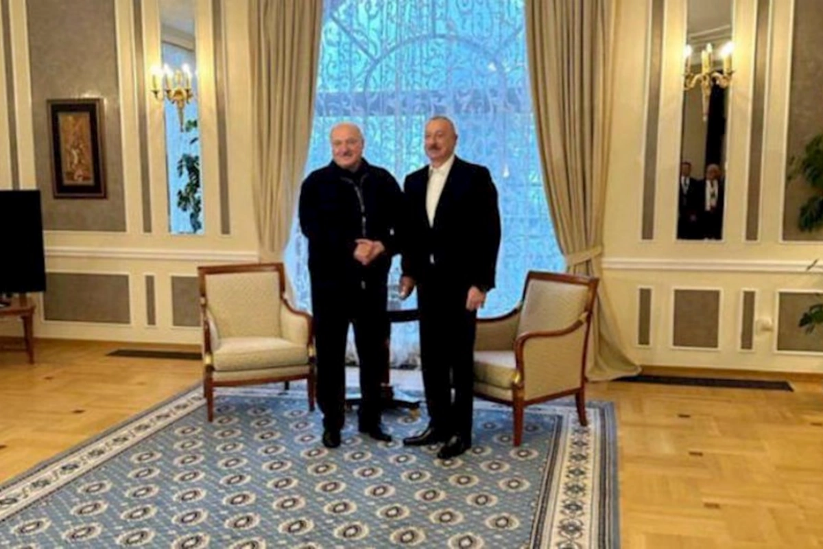 İlham Əliyev Lukaşenko ilə görüşdü