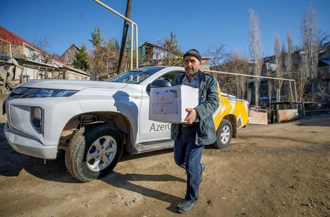 “AzerGold” Daşkəsəndə aztəminatlı ailələrə bayram sovqatı təqdim edib — FOTO