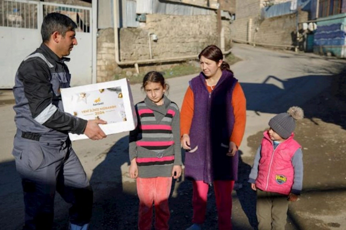 “AzerGold” Daşkəsəndə aztəminatlı ailələrə bayram sovqatı təqdim edib — FOTO