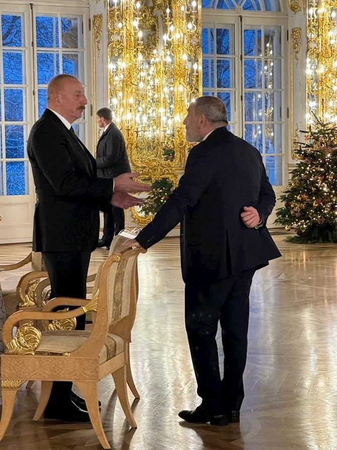 Prezident İlham Əliyev Paşinyanla Azərbaycan-Ermənistan sülh gündəliyini müzakirə edib