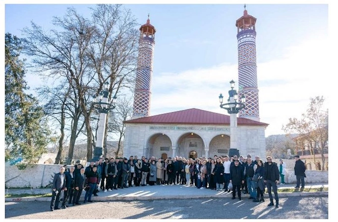 “Həmrəylik Günü ərəfəsində jurnalistlər Şuşada birlik nümayiş etdirdi...” — Aytəkin Alxaslının səfər TƏƏSSÜRATLARI “Həmrəylik Günü ərəfəsində jurnalistlər Şuşada birlik nümayiş etdirdi...” — Aytəkin Alxaslının səfər TƏƏSSÜRATLARI
