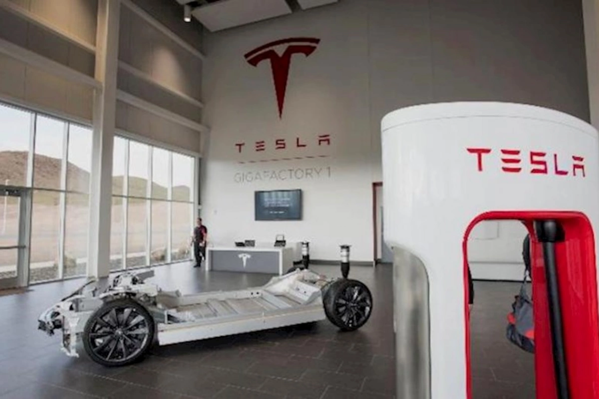 “Tesla” robotu mühəndisə hücum etdi — KİV