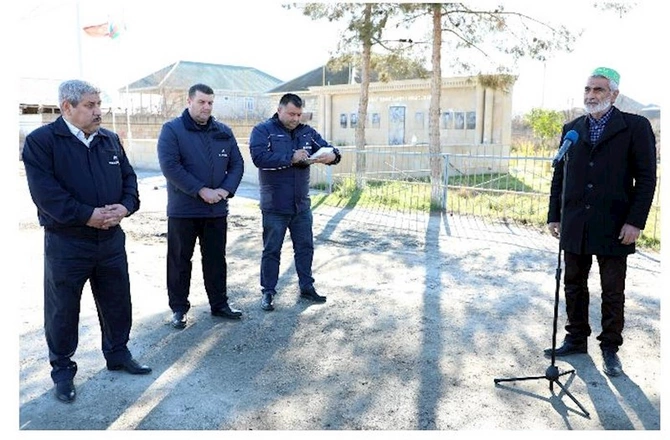Gəlmə kənd sakinlərinin sualları Açıq mikrofonda — FOTOLAR Gəlmə kənd sakinlərinin sualları Açıq mikrofonda — FOTOLAR