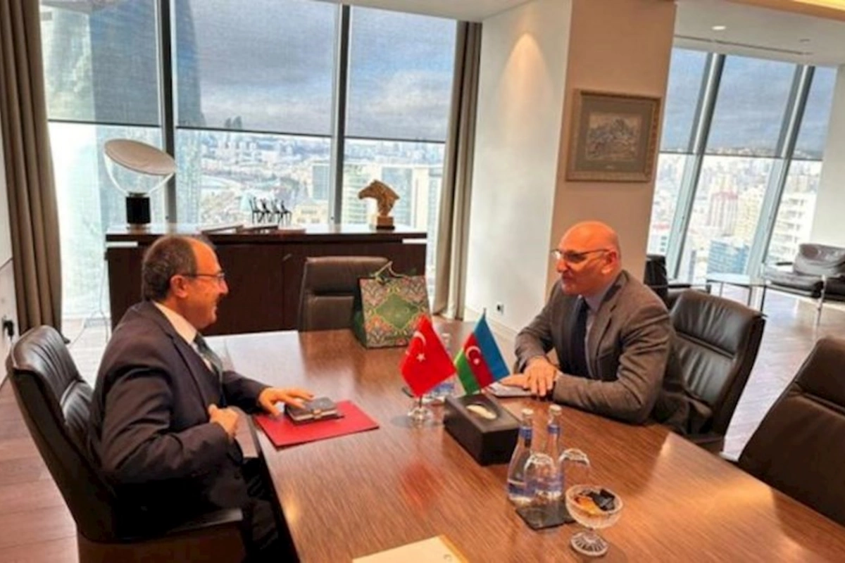 Elçin Əmirbəyov Cahit Bağçı ilə sülh prosesini müzakirə etdi