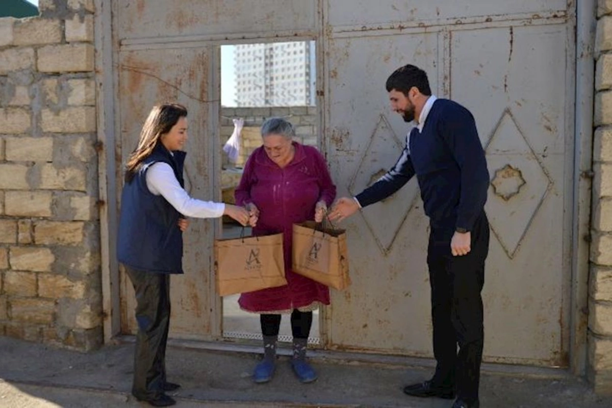 “Azərduz” Yeni il münasibətilə sakinləri təbrik etdi — FOTOLAR