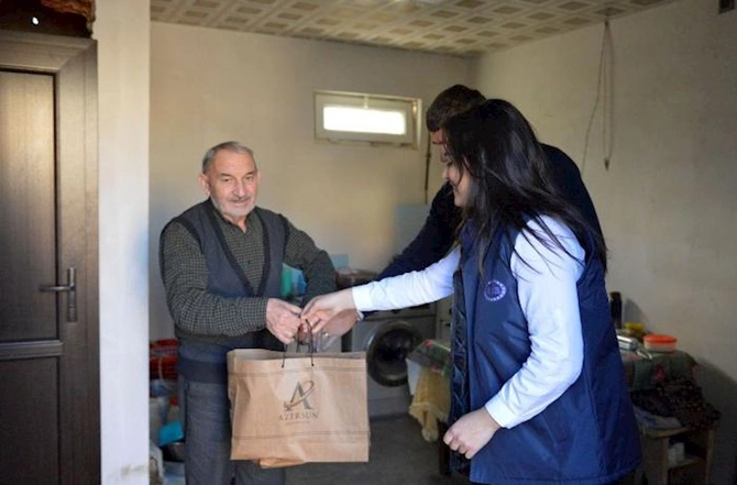 “Azərduz” Yeni il münasibətilə sakinləri təbrik etdi — FOTOLAR