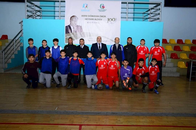 Qazaxda mini futbol turnirinin qalibləri mükafatlandırıldı — FOTO