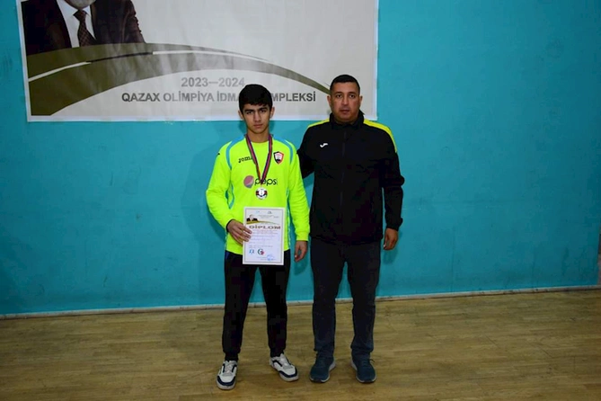 Qazaxda mini futbol turnirinin qalibləri mükafatlandırıldı — FOTO