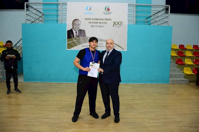 Qazaxda mini futbol turnirinin qalibləri mükafatlandırıldı — FOTO