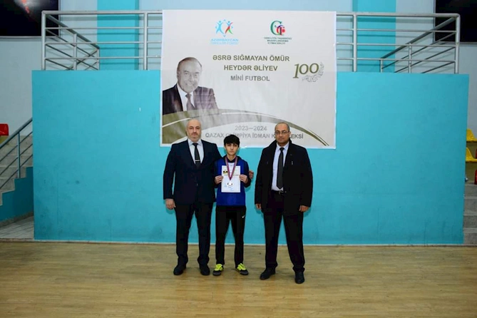 Qazaxda mini futbol turnirinin qalibləri mükafatlandırıldı — FOTO