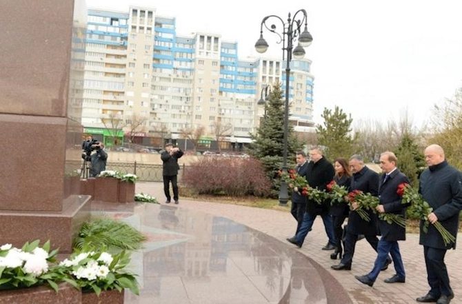 Həştərxanda Heydər Əliyevin 100 illik yubileyinə həsr olunmuş təntənəli tədbir keçirildi — FOTOLAR