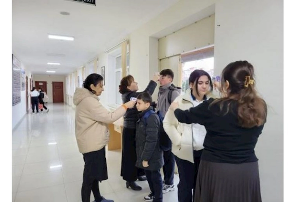 Qızılcaya görə məktəblərdə şagirdlərin temperaturu ölçülür