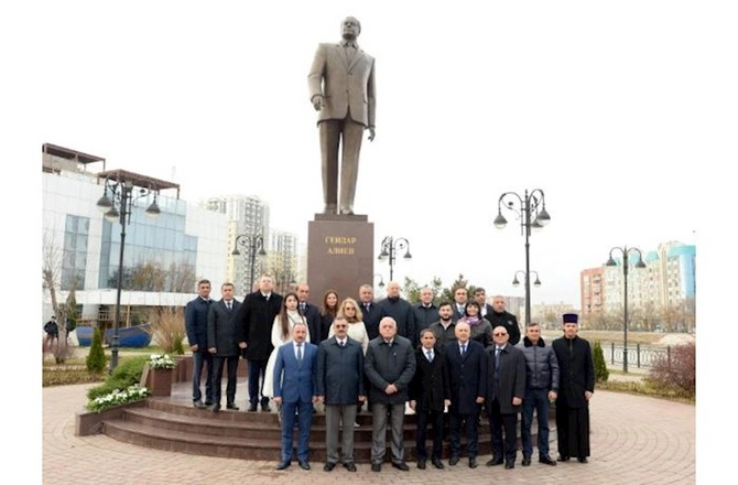 Həştərxanda Heydər Əliyevin 100 illik yubileyinə həsr olunmuş təntənəli tədbir keçirildi — FOTOLAR