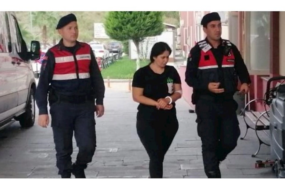 Evə gec gələn ərini bıçaqladı