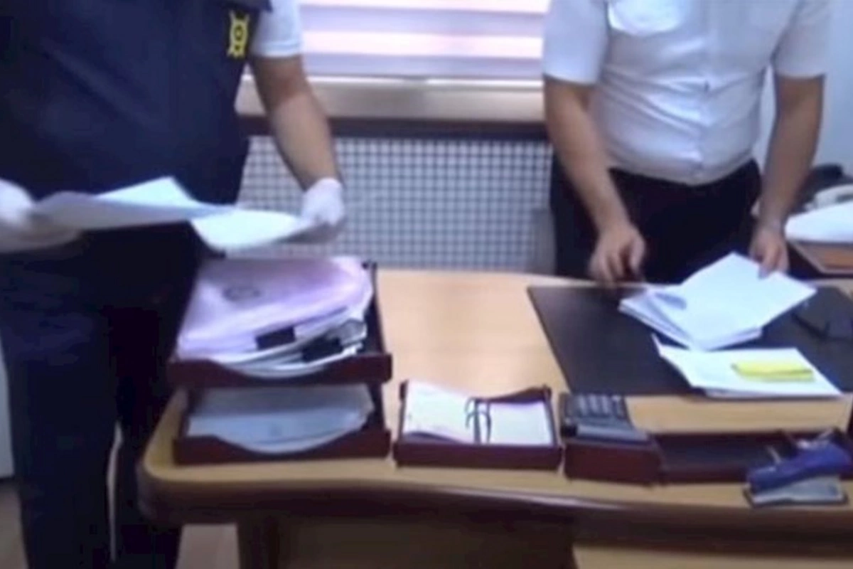 İş adamı vəzifəli şəxslərlə görüşə gizli kamera ilə gedibmiş