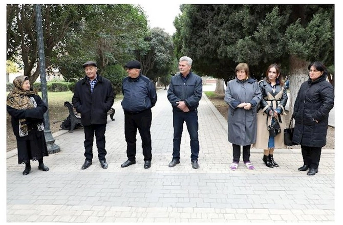 Böyük şəhər sahibkarlarının kiçik problemləri Açıq mikrofonda — FOTO Böyük şəhər sahibkarlarının kiçik problemləri Açıq mikrofonda — FOTO