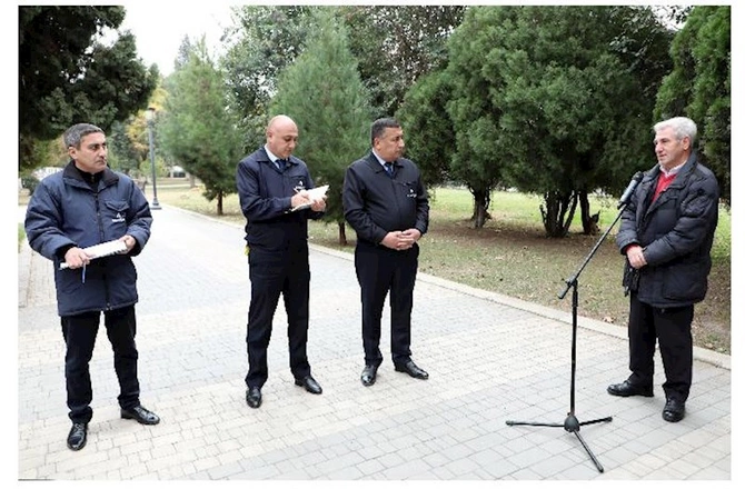 Böyük şəhər sahibkarlarının kiçik problemləri Açıq mikrofonda — FOTO Böyük şəhər sahibkarlarının kiçik problemləri Açıq mikrofonda — FOTO