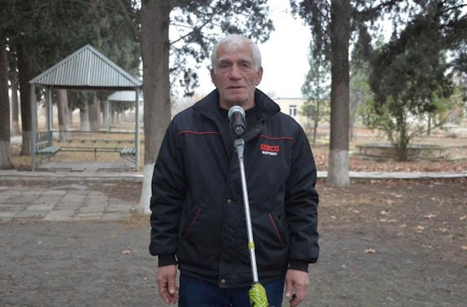 Sarov kənd sakinlərinin müraciətləri “Açıq mikrofon”da — FOTO Sarov kənd sakinlərinin müraciətləri “Açıq mikrofon”da — FOTO