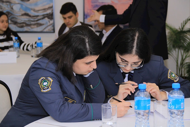 Vəkillər Kollegiyasının təşkilatçılığı ilə tələbələr arasında Dəmir yumruq intellektual müsabiqə başlayıb — FOTOLAR