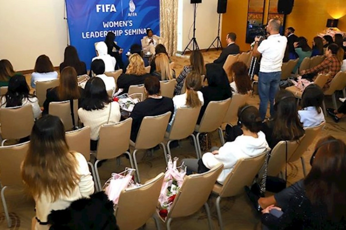 FIFA-nın baş katibi Bakıda seminar keçdi