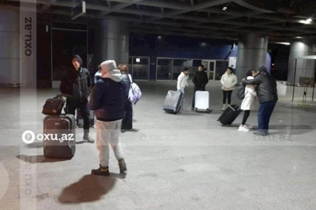 Tələbələrin bir qismi Türkiyədən Azərbaycana qayıtdı — VİDEO/FOTO