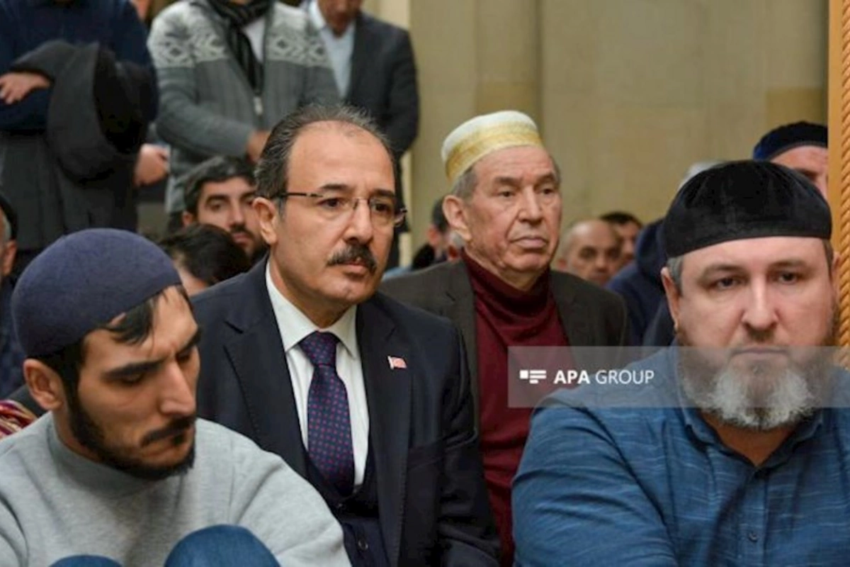 Məscidlərimizdə zəlzələdə ölənlər üçün cənazə namazı qılındı