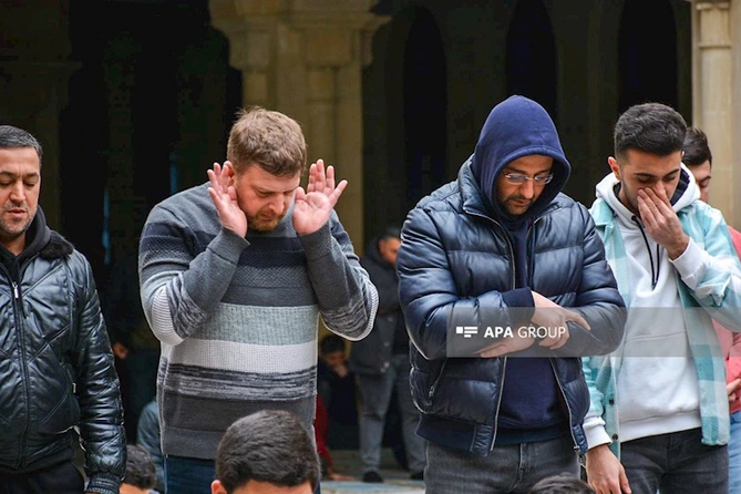 Məscidlərimizdə zəlzələdə ölənlər üçün cənazə namazı qılındı