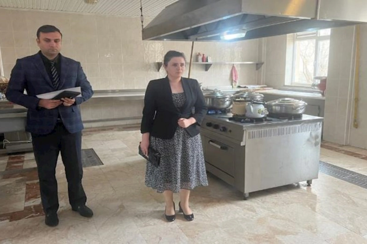 Naxçıvan Ombudsmanı internat məktəbində uşaqlara baş çəkib — FOTO
